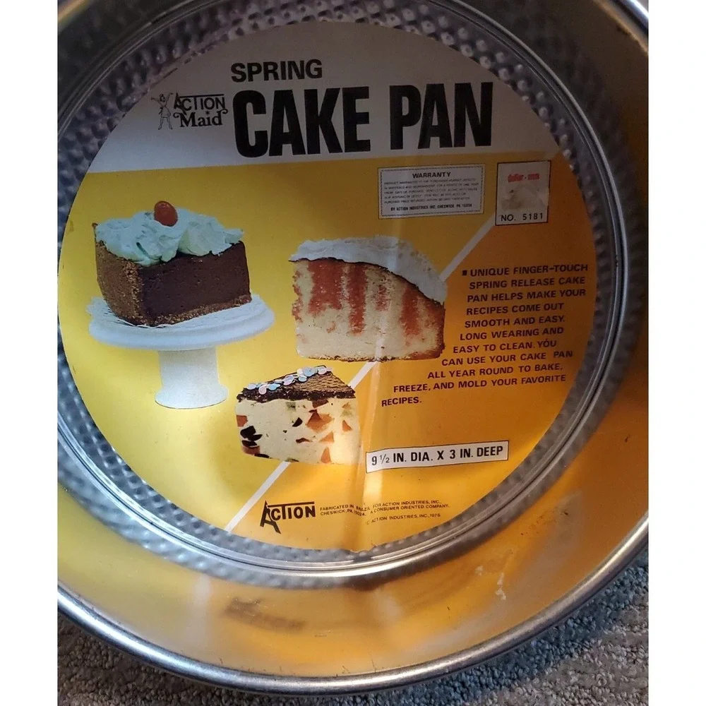 Vintage 70s Metal SPRING Cake Pan by Action Industries 9.5